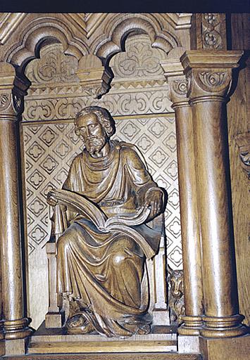 Vue d'ensemble d'un bas-relief figurant saint Luc.