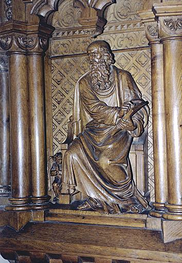 Vue d'ensemble d'un bas-relief figurant saint Matthieu.