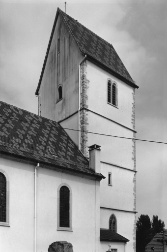 Vue d'ensemble du clocher.