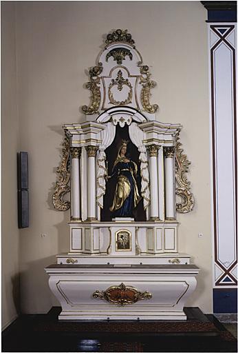 Vue d'ensemble de l'autel de la Vierge.