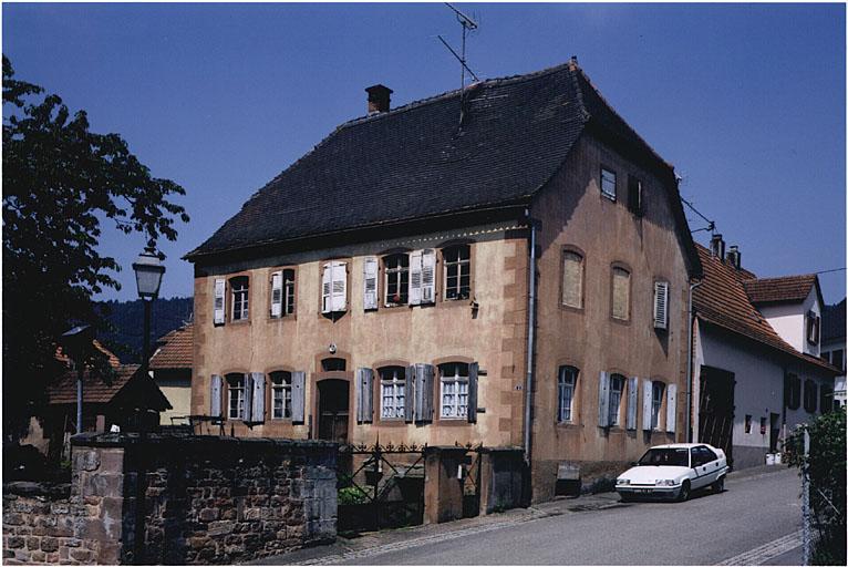 Vue d'ensemble sur rue.