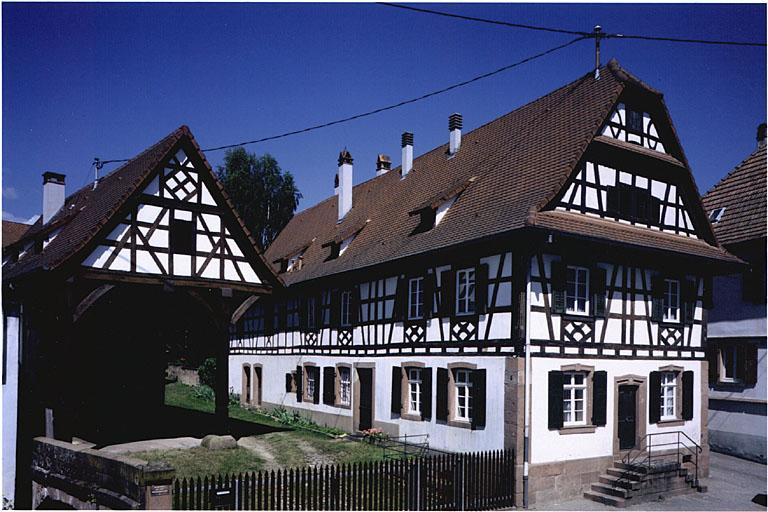 Vue d'ensemble sur rue.