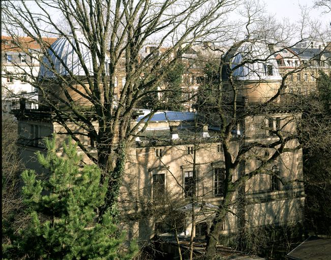 Vue nord-ouest de la façade ouest du bâtiment méridien.