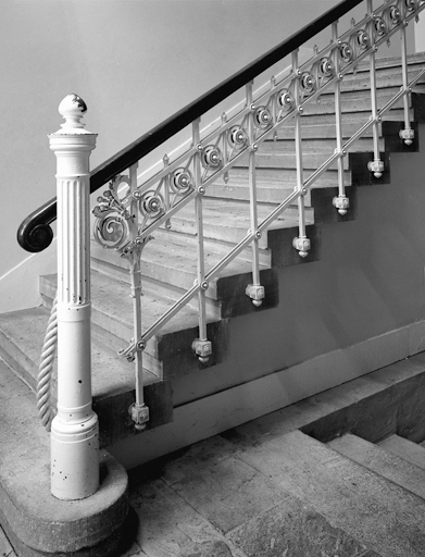 Vue de l'escalier intérieur.