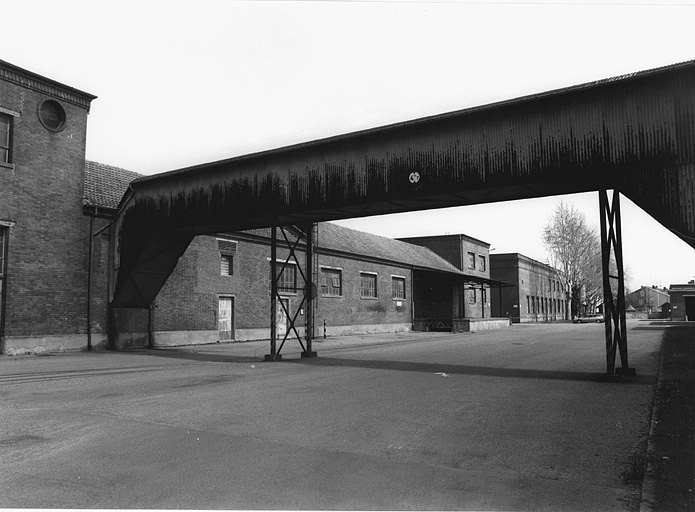 Passerelle reliant les bât. 47 et 48 (ateliers finissage fil et blanchiment) II, depuis l'ouest.