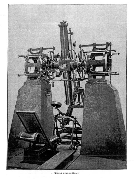 Vue générale du cercle méridien de Repsold avec le siége de l'observateur et le bain de mercure mobile.