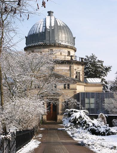 Vue de la coupole sous la neige.