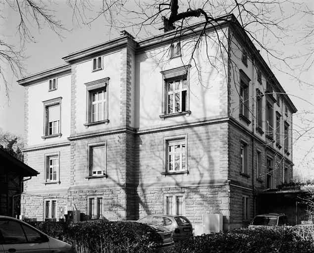 Vue de la façade est du bâtiment sud.