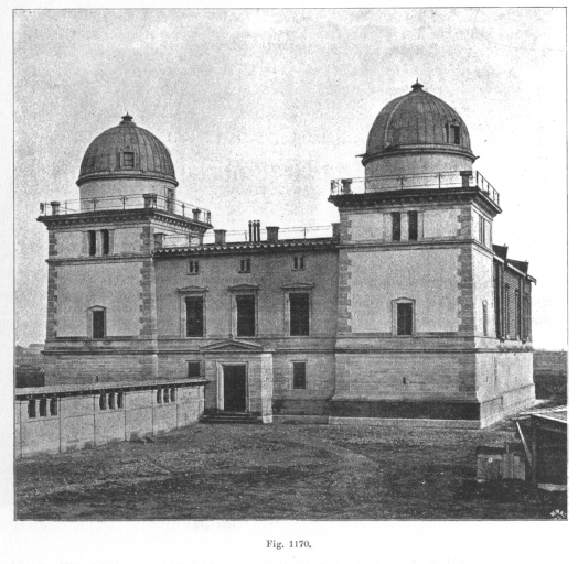 Vue du bâtiment méridien lors de sa construction.