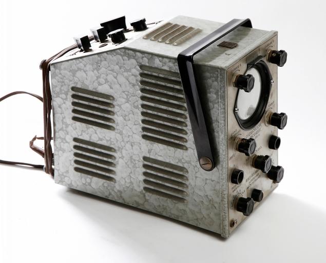 Instrument de mesure des phénomènes ondulatoires électromagnétiques : oscilloscope cathodique Ribet et Desjardins