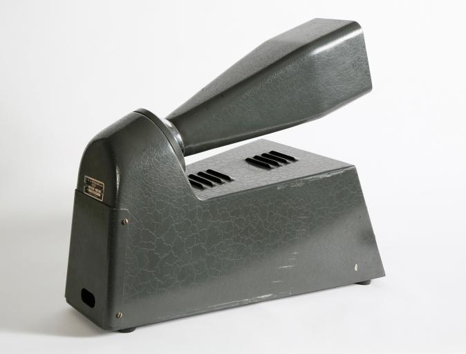 Instrument de mesure des phénomènes ondulatoires électromagnétiques : oscilloscope cathodique Métrix