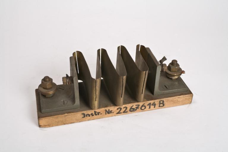 Instrument de mesure de forces électromotrices : résistance pour courant élevé