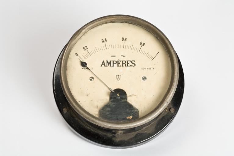 Instrument de mesure de forces électromotrices : ampèremètre PhyWe