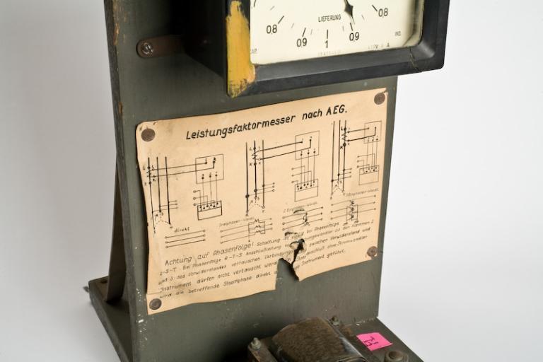 Instrument de mesure électromagnétique : appareil de mesure de déphasage