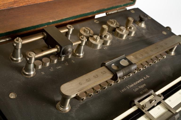 Instrument de mesure de forces électromotrices : potentiomètre ; pont de Wheatstone Land - & Seekabelwerke