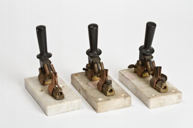 Instrument de préparation : ensemble de trois interrupteurs