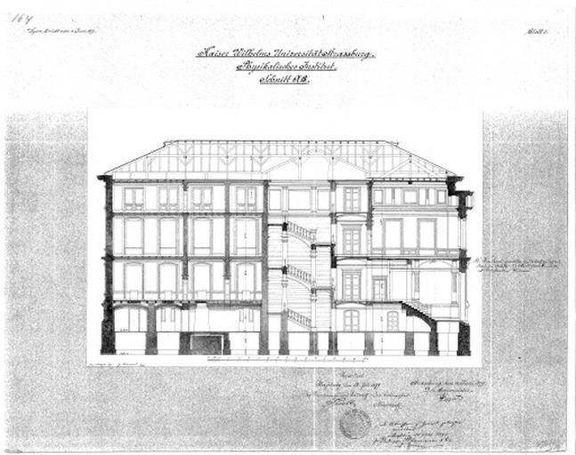 Coupe longitudinale de l'aile ouest. On distingue sur la partie gauche les piliers aménagés au rez-de-chaussée pour les instruments.