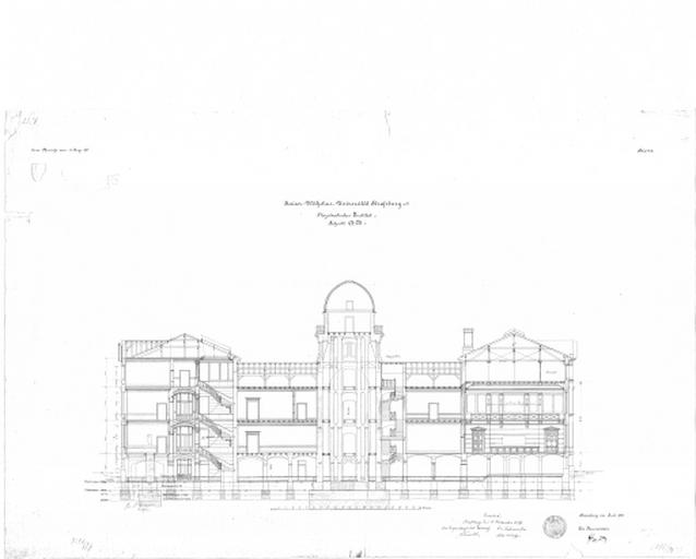 Coupe longitudinale. Projet de 1877 avec coupole surmontant la tour carrée.