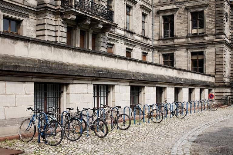 Vue des ateliers construits sur la façade sud.