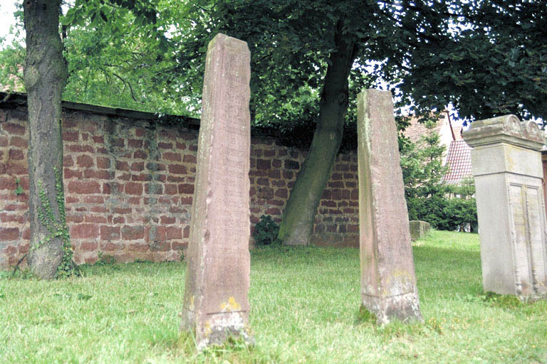 Monument cinéraire (2), de Anna Faullimel