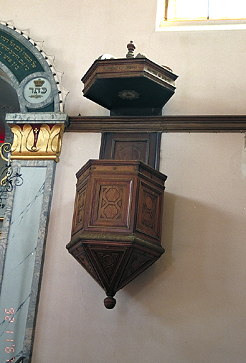 Chaire à prêcher de synagogue