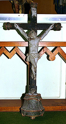 Croix d'autel : Christ en croix (1)
