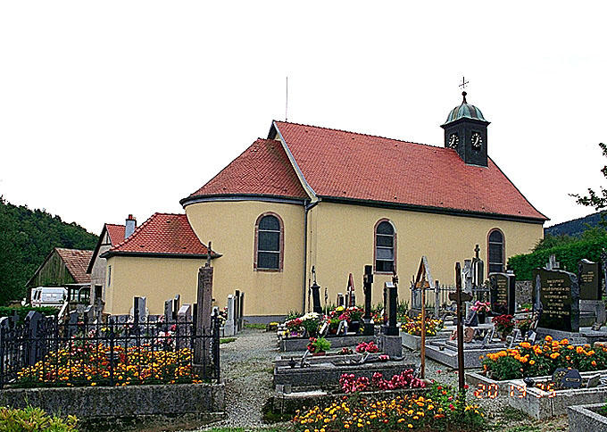 Elévation latérale depuis le cimetière.