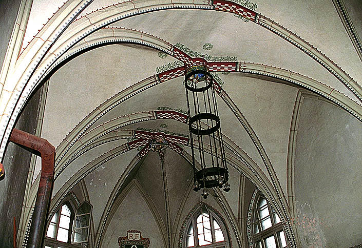 Voûte du choeur de l'église (aménagé en tribunal en 1881).