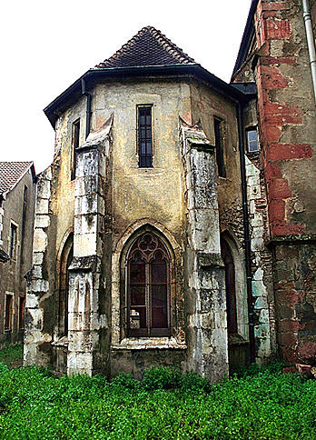 Chevet de la chapelle de la Vierge, accolée au sud du choeur.