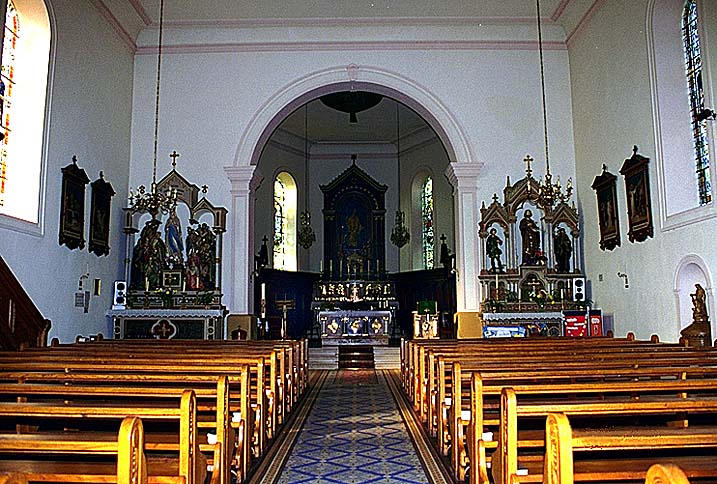 Vue de la nef et du choeur.