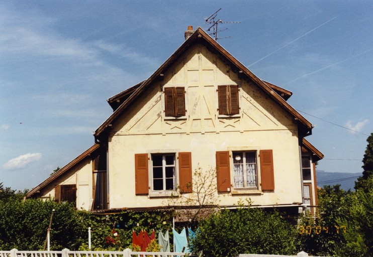 Maisons jumelles. Vue d'ensemble depuis le sud-est.