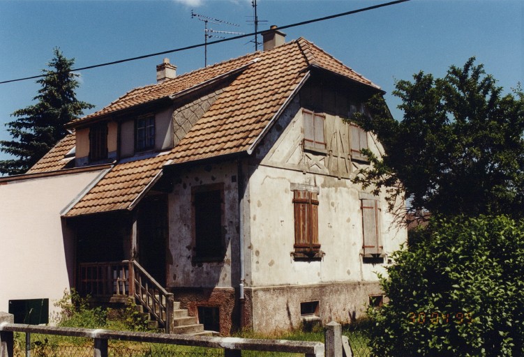 Maisons jumelles (2 logements). Vue de trois-quarts depuis le nord-ouest.