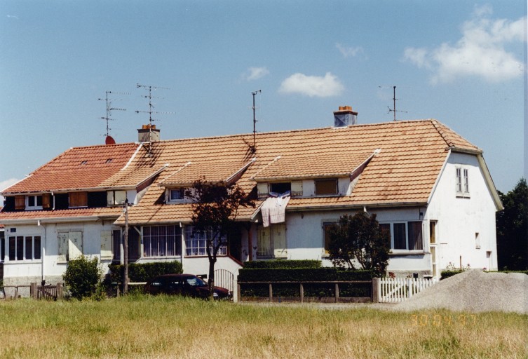 Maisons plurifamiliales (4 logements). Vue d'ensemble depuis le sud-ouest.