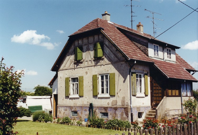 Maisons jumelles (2 logements). Vue de trois-quarts depuis le sud-ouest.