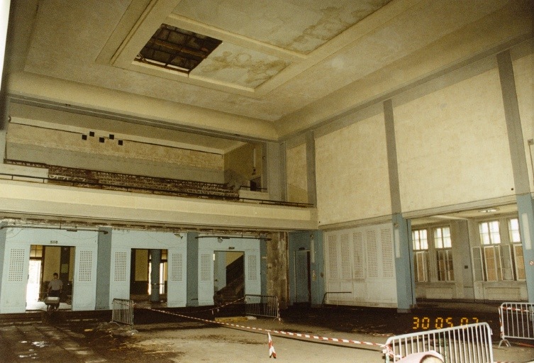 Salle de spectacle. Vue d'ensemble depuis la scène.