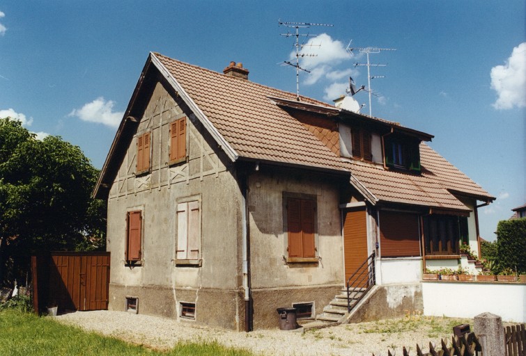 Maisons jumelles (2 logements). Vue de trois-quarts depuis le sud-ouest.