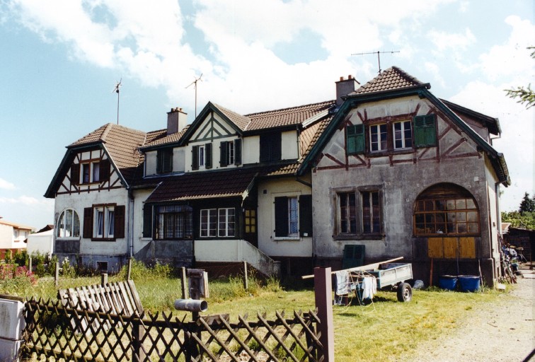 Maisons plurifamiliales (4 logements). Vue d'ensemble depuis le nord-ouest.