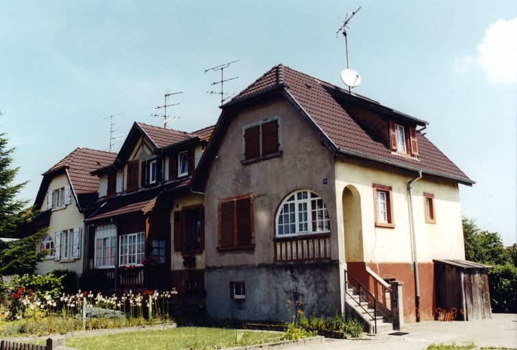 Maisons plurifamiliales (4 logements). Vue d'ensemble depuis le sud.