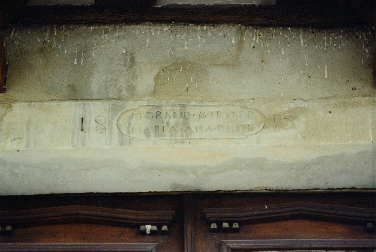 Linteau de la porte d'entrée : inscription portant la date de 1815 et les noms : MORAND WERNER / MARIA ANA DEIBER.