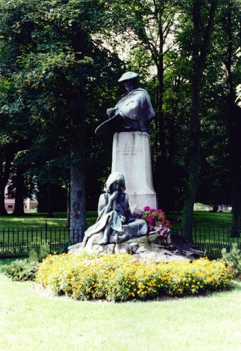 Monument à Jean-Jacques Henner, érigé en 1911, détruit en 1917, reconstitué en 1923.