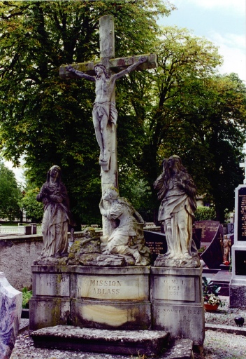 Croix de cimetière : calvaire