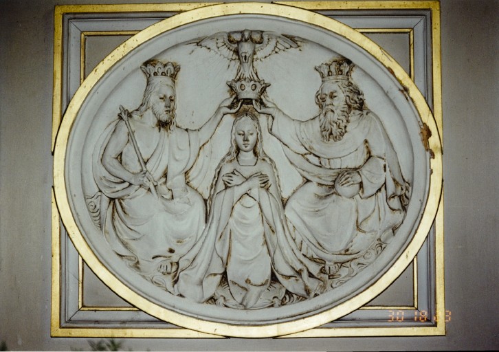 Détail du gradin sud, décor en bas-relief (Couronnement de la Vierge).