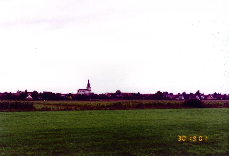 Vue d'ensemble du village depuis le nord.