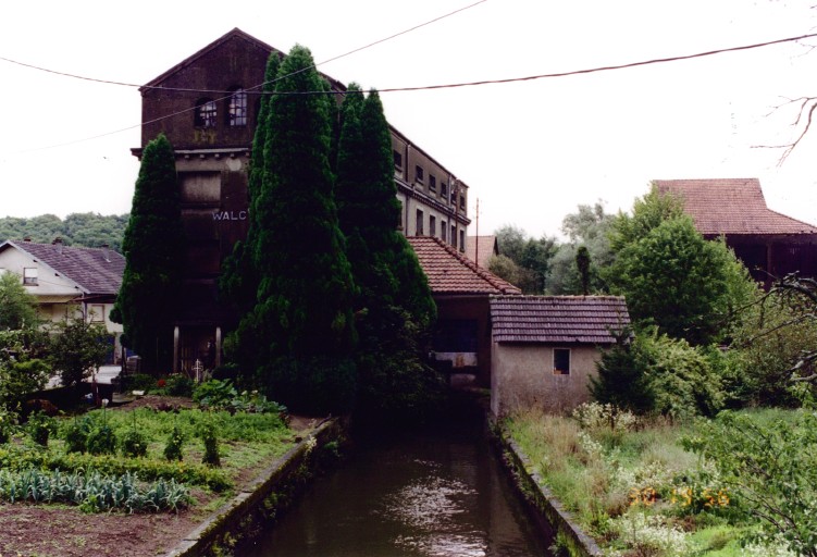 Vue d'ensemble. Moulin, canal d'amenée d'eau.