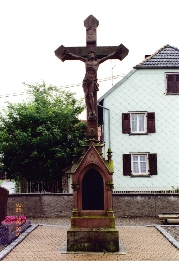 Croix de cimetière érigée en 1907.