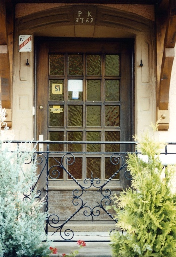 Vue de détail. Porte d'entrée.