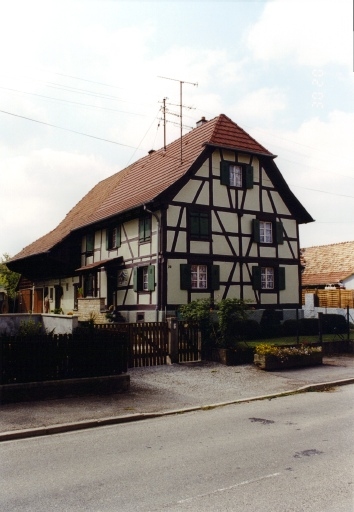 Vue générale du pignon sur rue et du gouttereau sur cour.