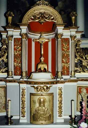 Détail du maître-autel : tabernacle et exposition.