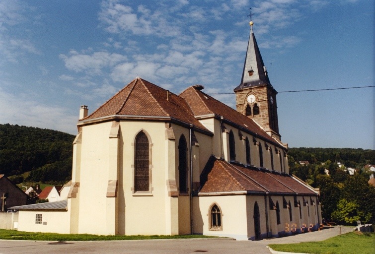 Chevet, façade ouest et clocher. Vue d'ensemble.