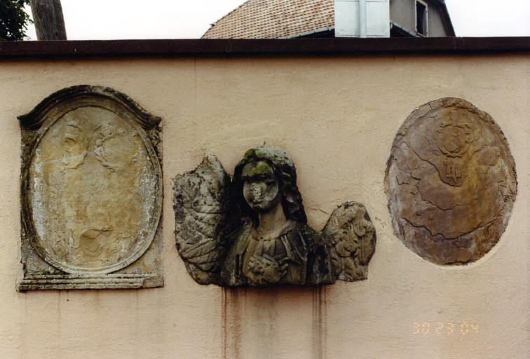 Vestiges lapidaires, 18e siècle.